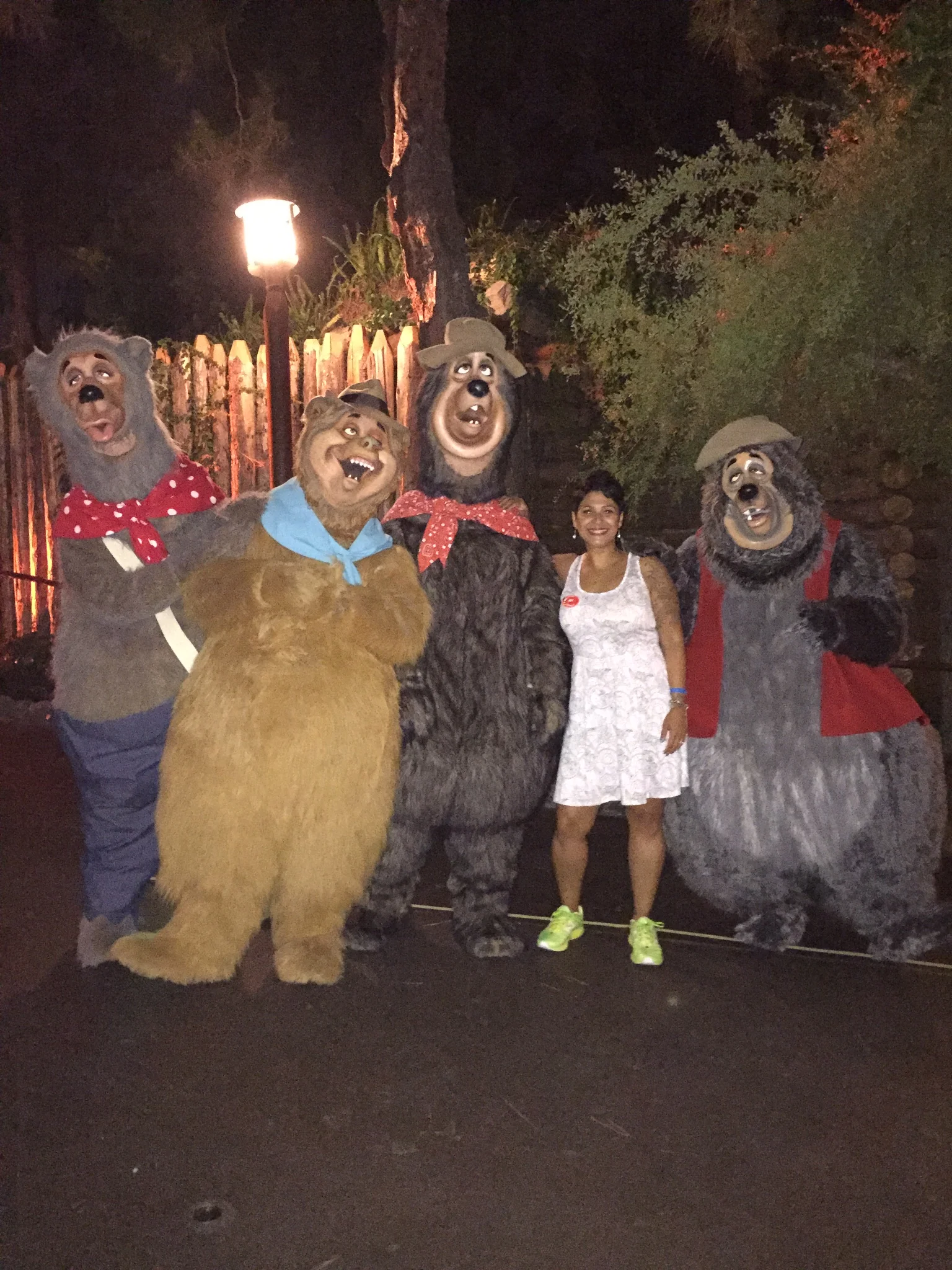 Country-Bears-Character-Disneyland.jpg
