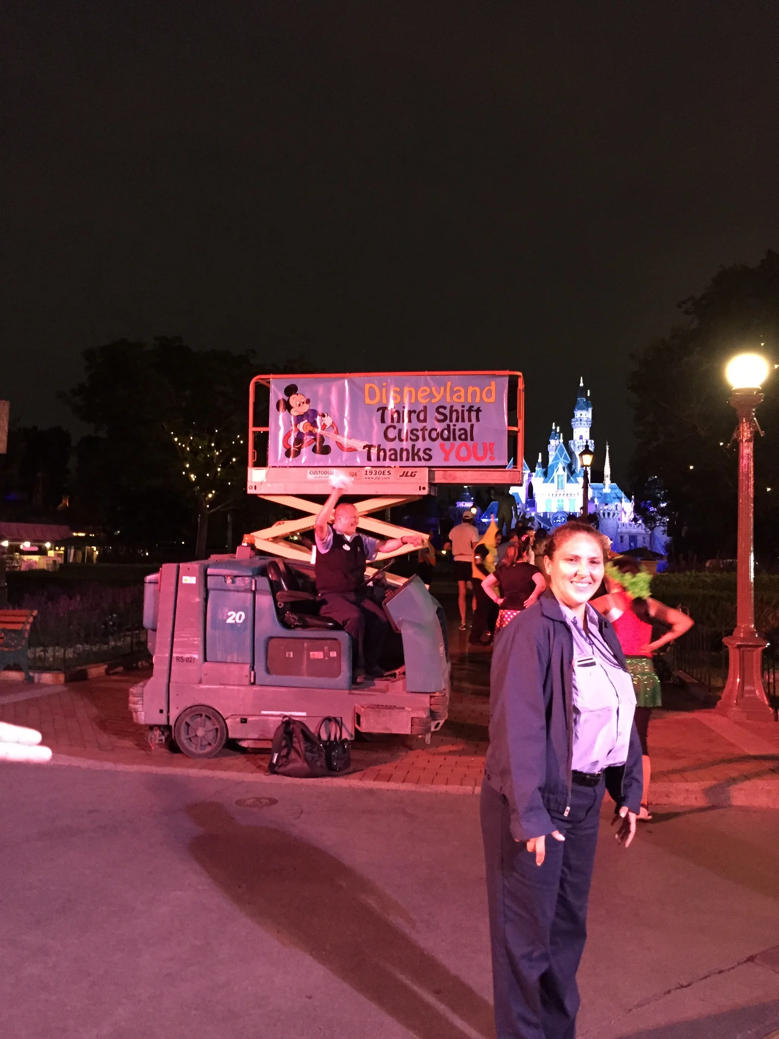 cast-members-disneyland-5k.jpg