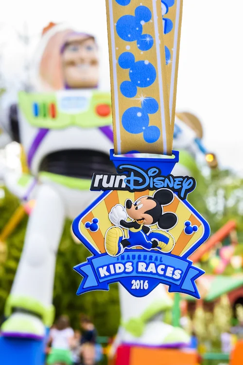 Disneyland-paris-kids-race-medal.jpg