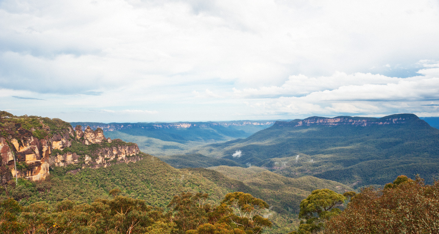 Warren-Hinder-LR-Three-Sister-and-Mount-Solitary-Katoomba_.jpg