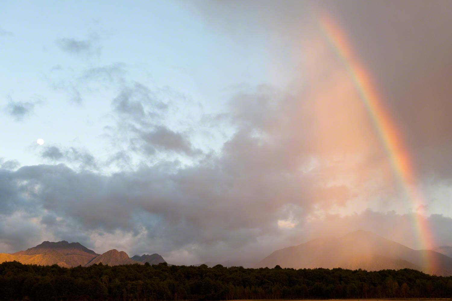 Warren-Hinder-Rainbow-Sunrise-with-Full-moon.jpg