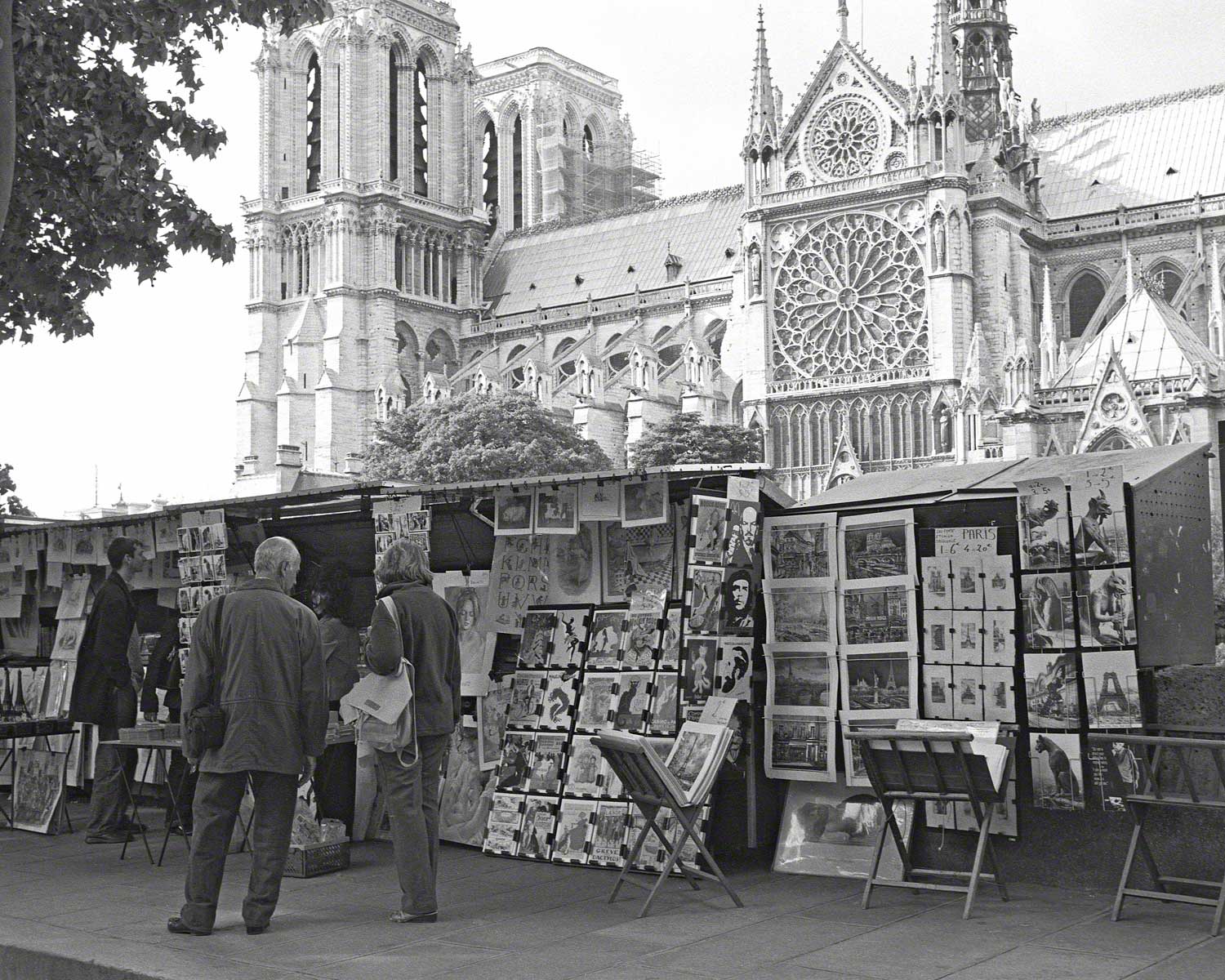 Warren-Hinder-LR-Paris-street-vendor.jpg
