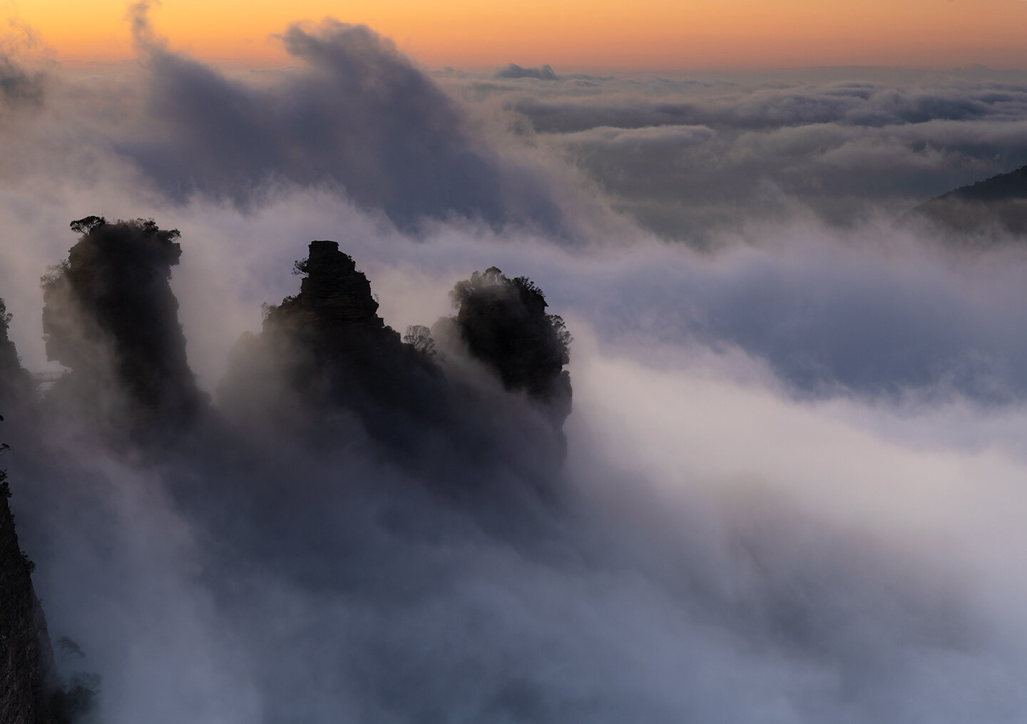 Katoomba-three-sisters-mist-Copyright-Warren-Hinder-2020.jpg