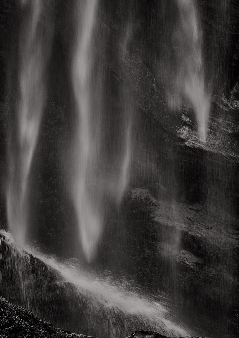 Katoomba-Falls-close-up-water-sculpture-Copyright-Warren-Hinder-2022.jpg