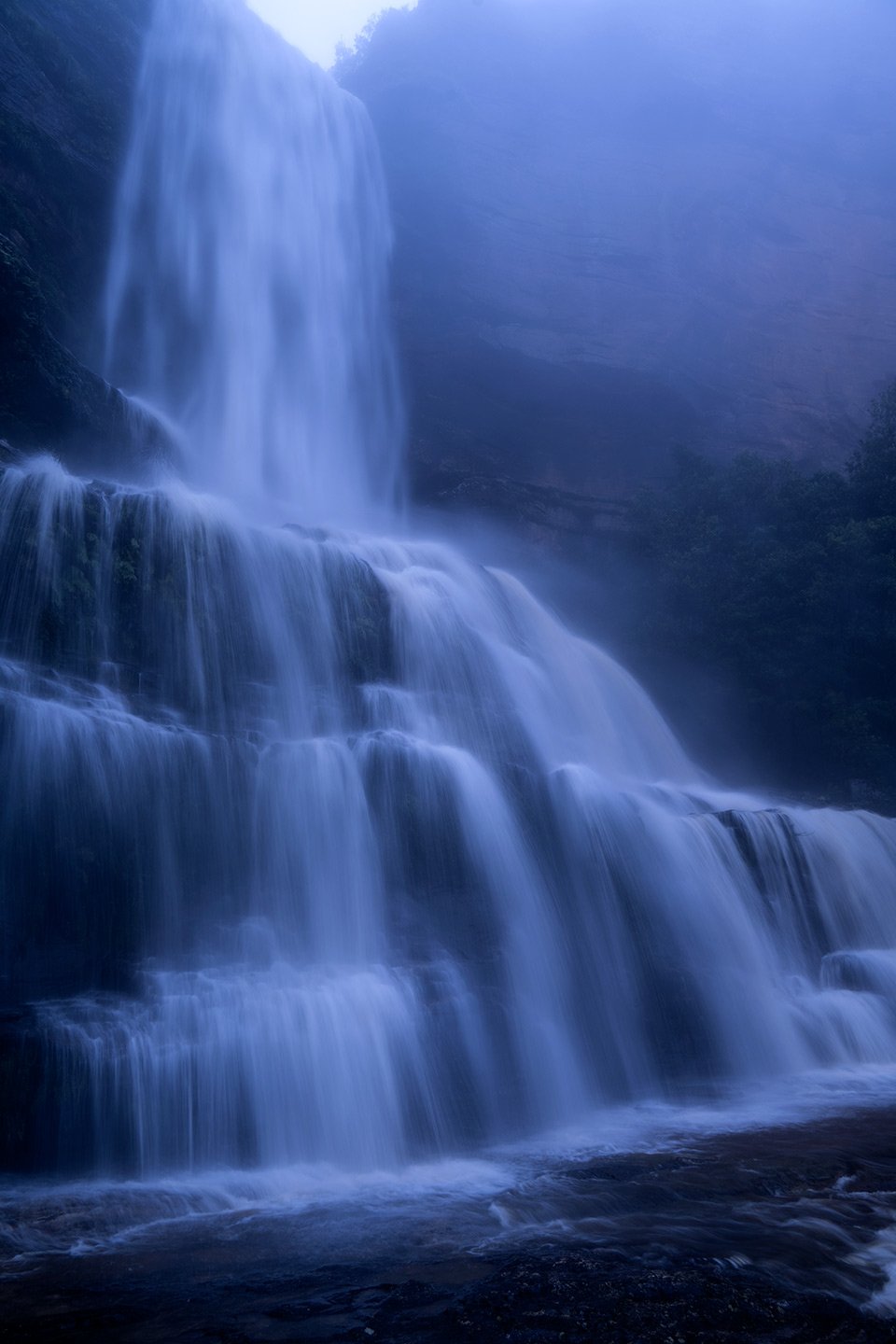 Katoomba-Falls-in-full-flight-long-Copyright-Warren-Hinder-2022.jpg