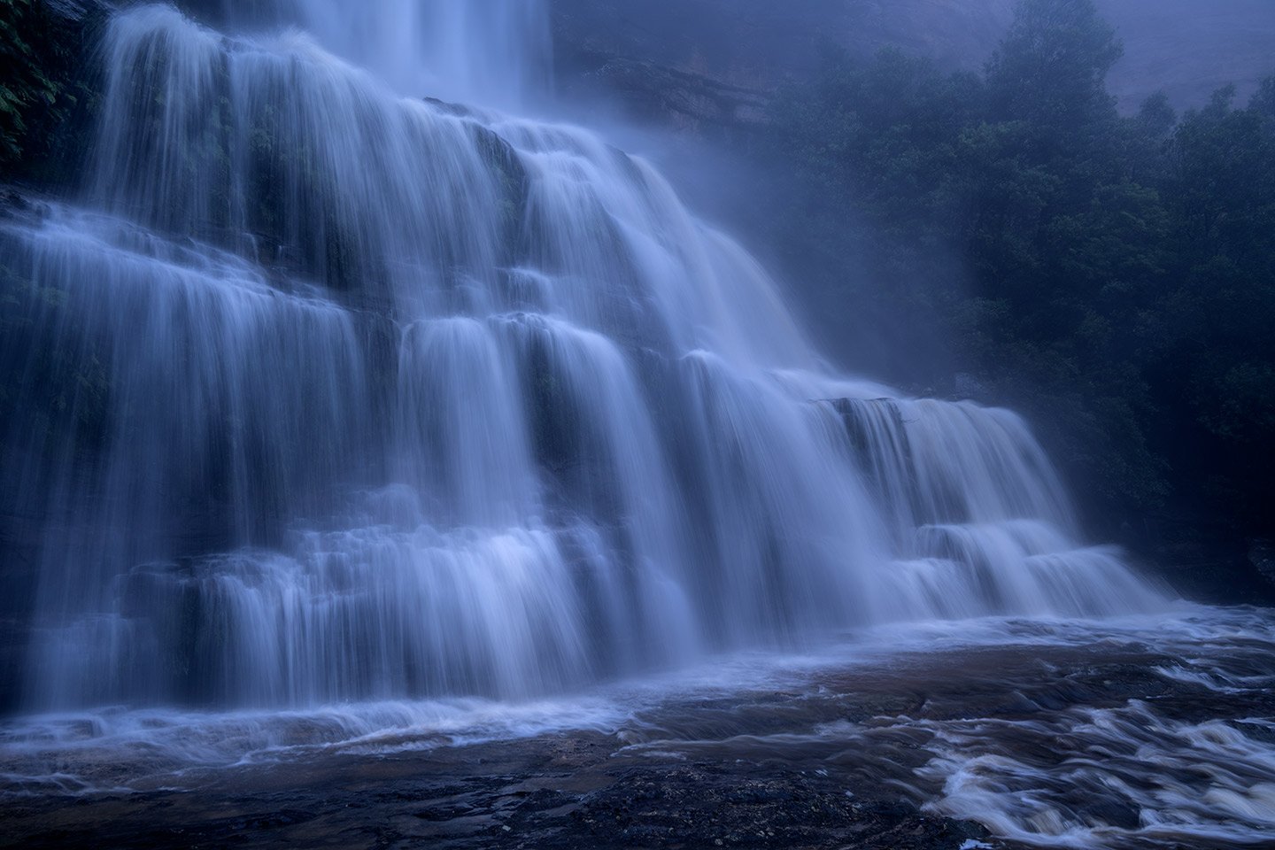 Katoomba-Falls-in-full-flight-6x4-Copyright-Warren-Hinder.jpg