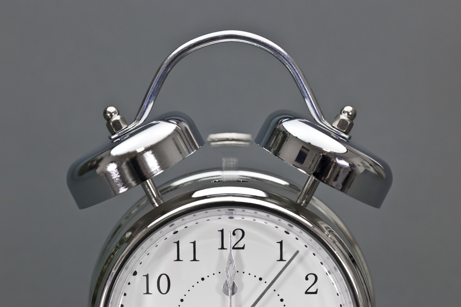 Разговор через часы. Tempus будильник a2. Alarm Clock shows 12 o'Clock.
