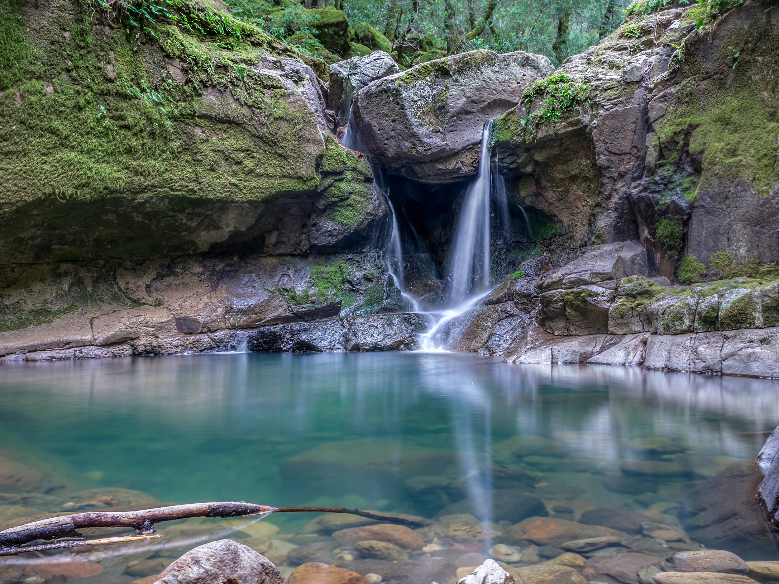 Devil's Punchbowl Falls, Angwin