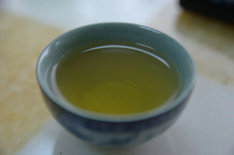 800px-Small_cup_of_green_tea.jpg