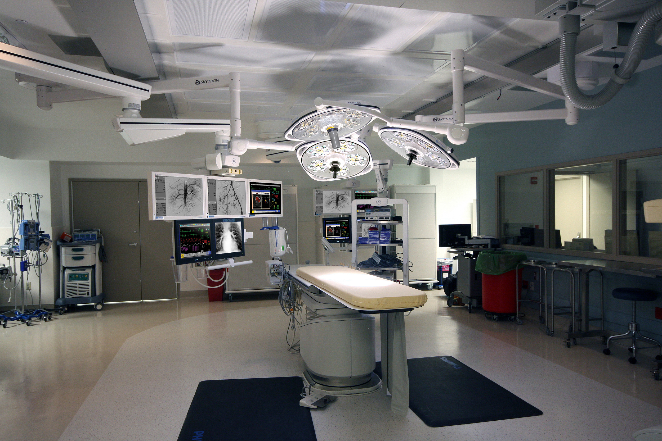 Hybrid-OR-Operating-Room-Philips-FlexMove-Imaging-Skytron-Surgical-Lights-Monitors-Florida-Medical-Center.jpg