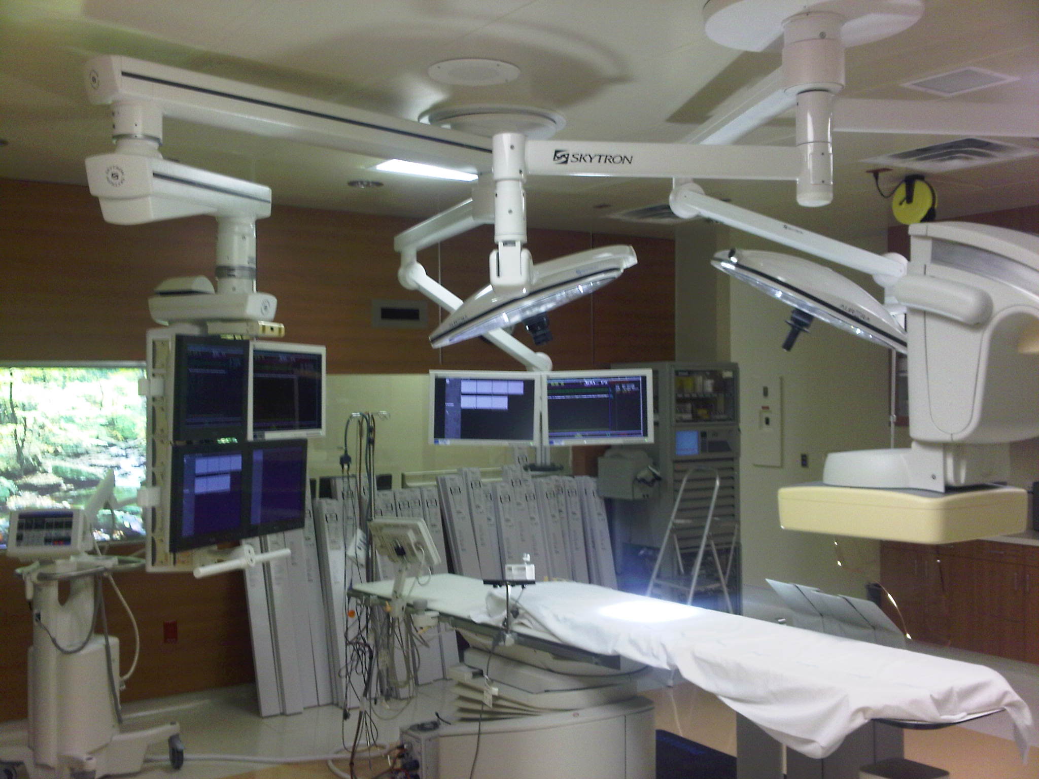 Hybrid-OR-Operating-Room-Philips-Floor-Mounted-Skytron-Booms-Monitors-Surgical-Lights-Simi-Valley-1.jpg