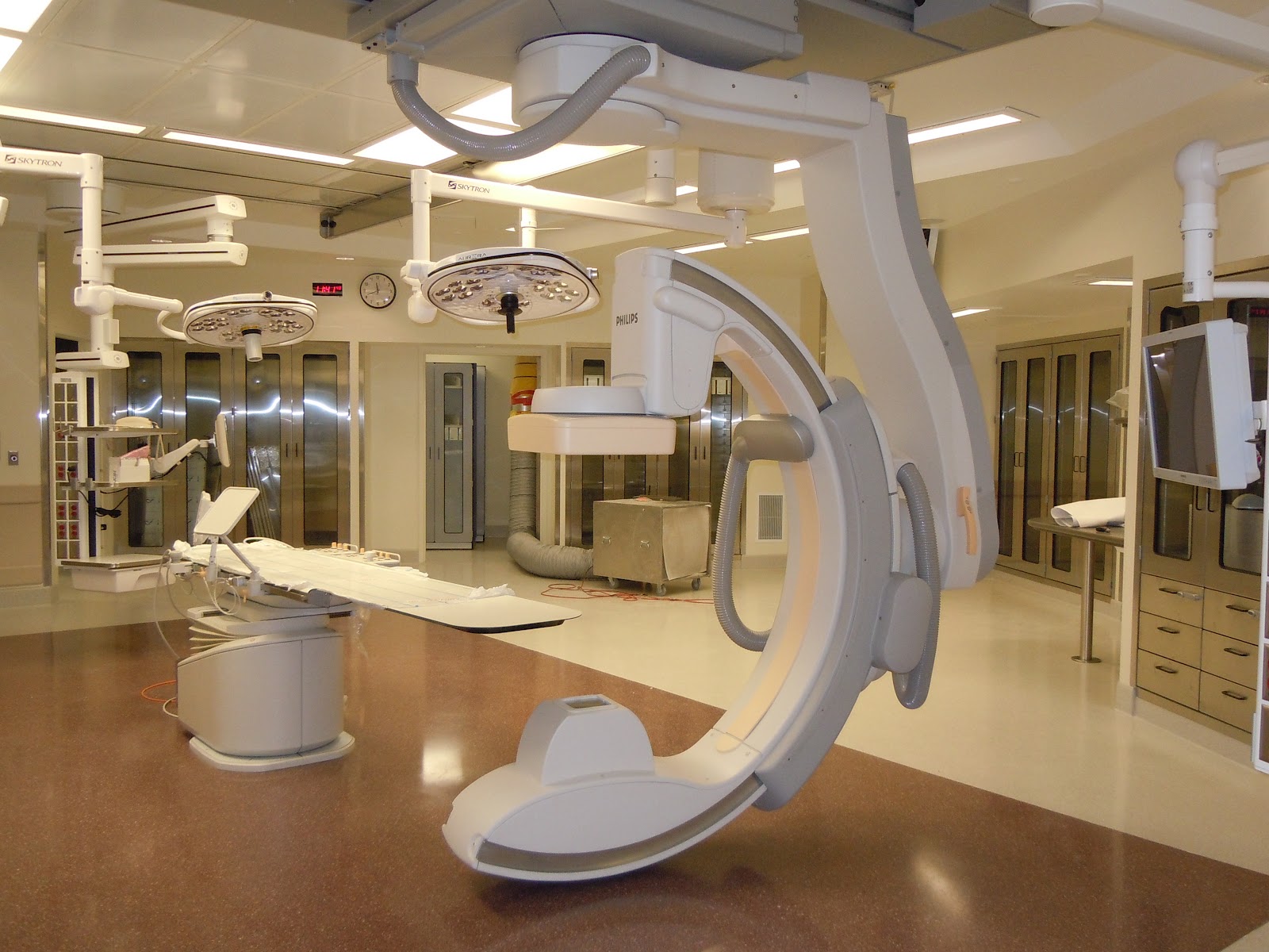 Hybrid-OR-Operating-Room-Philips-FD20-C-Arm-Skytron-LED-Surgical-Lights-Lehigh-Valley-1.JPG