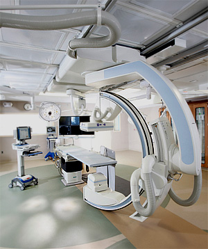 Hybrid-OR-Operating-Room-Siemens-Ceiling-Mount-Imaging-Skytron-Surgical-Lights-2.jpg