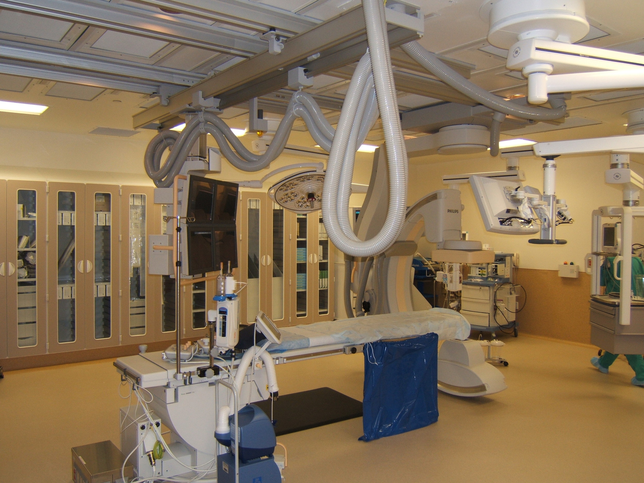 Hybrid-OR-Operating-Room-Philips-FD20-Ceiling-Skytron-LED-Lights-Skytron-Booms-Vascular-Suite-KY-4.JPG