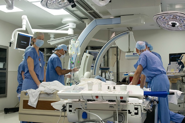 Hybrid-OR-Operating-Room-Siemens-Artis-Zee-Ceiling-Mount-Skytron-Surgical-Lights-Monitors-MI-2.jpg