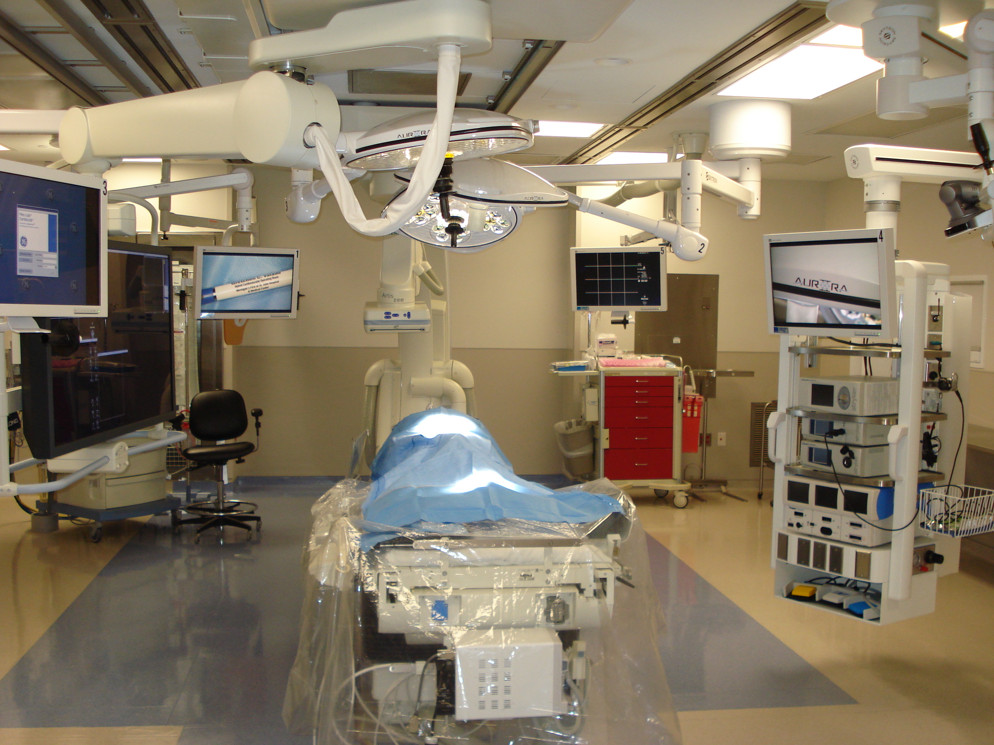 Hybrid-OR-Operating-Room-Siemens-Artis-Zee-Ceiling-Skytron-LED-Surgical-Lights-Skytron-Equipment-Booms.jpg