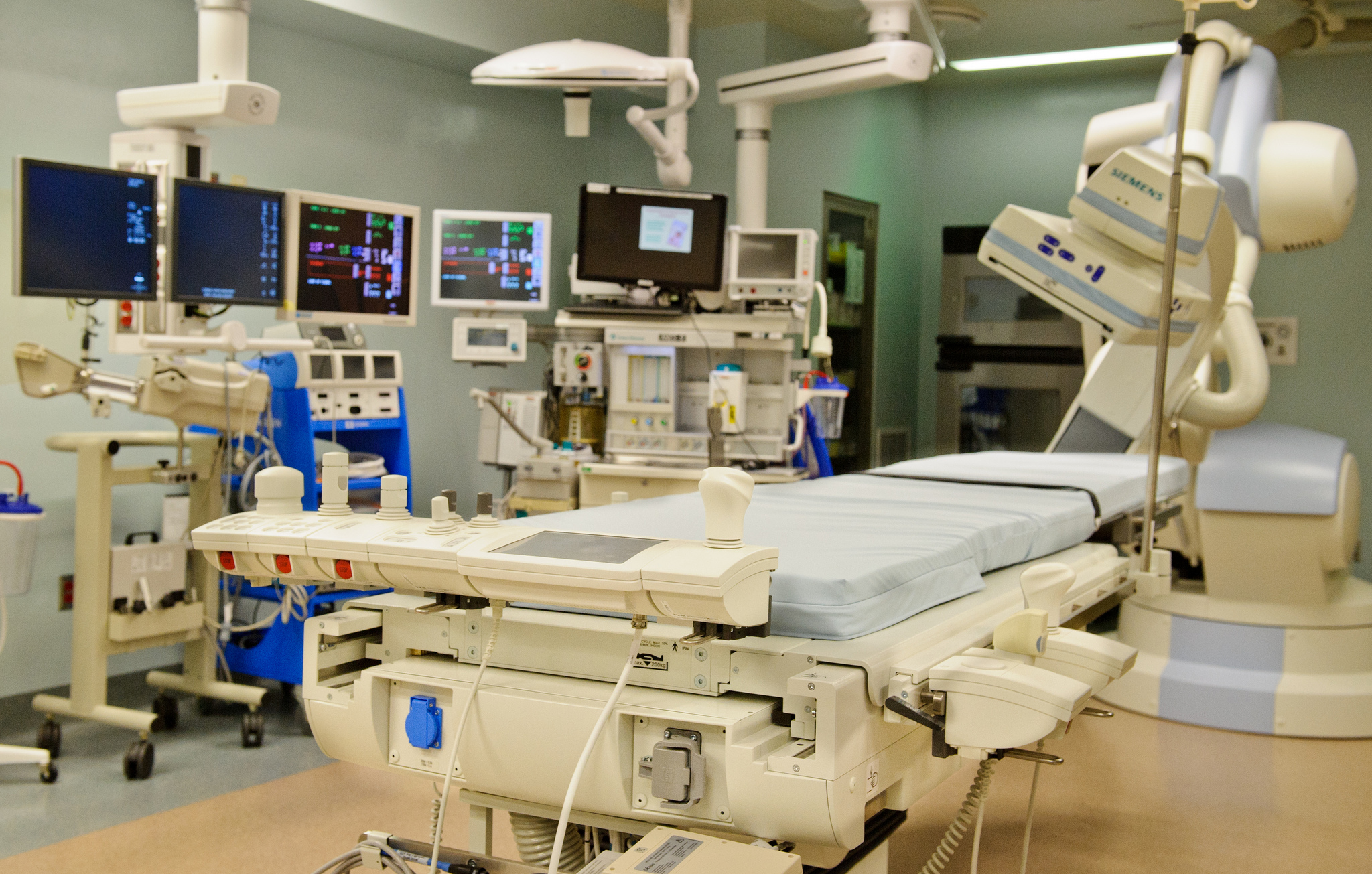 Hybrid-OR-Operating-Room-Siemens-Zeego-Skytron-LED-Surgical-Lights-Skytron-Booms-Missouri-University-Hospital-11.jpg