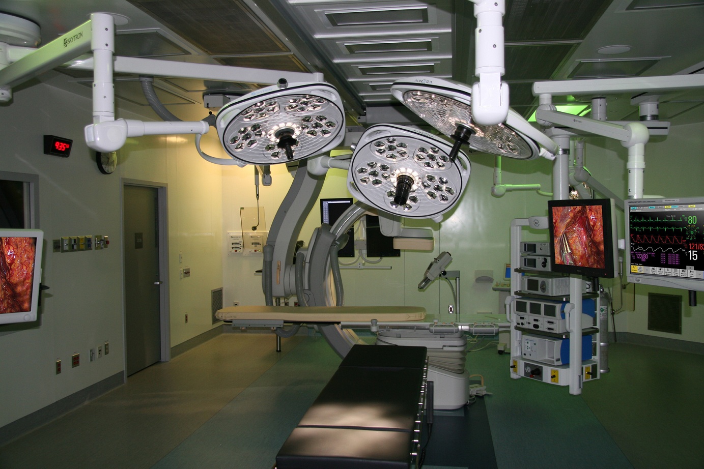 Hybrid Operating Room - Dual Cockpit Setup with Skytron Surgical Table, Skytron LED Surgical Lights, and Philips FD20 Ceiling Mounted Angriography Imaging System