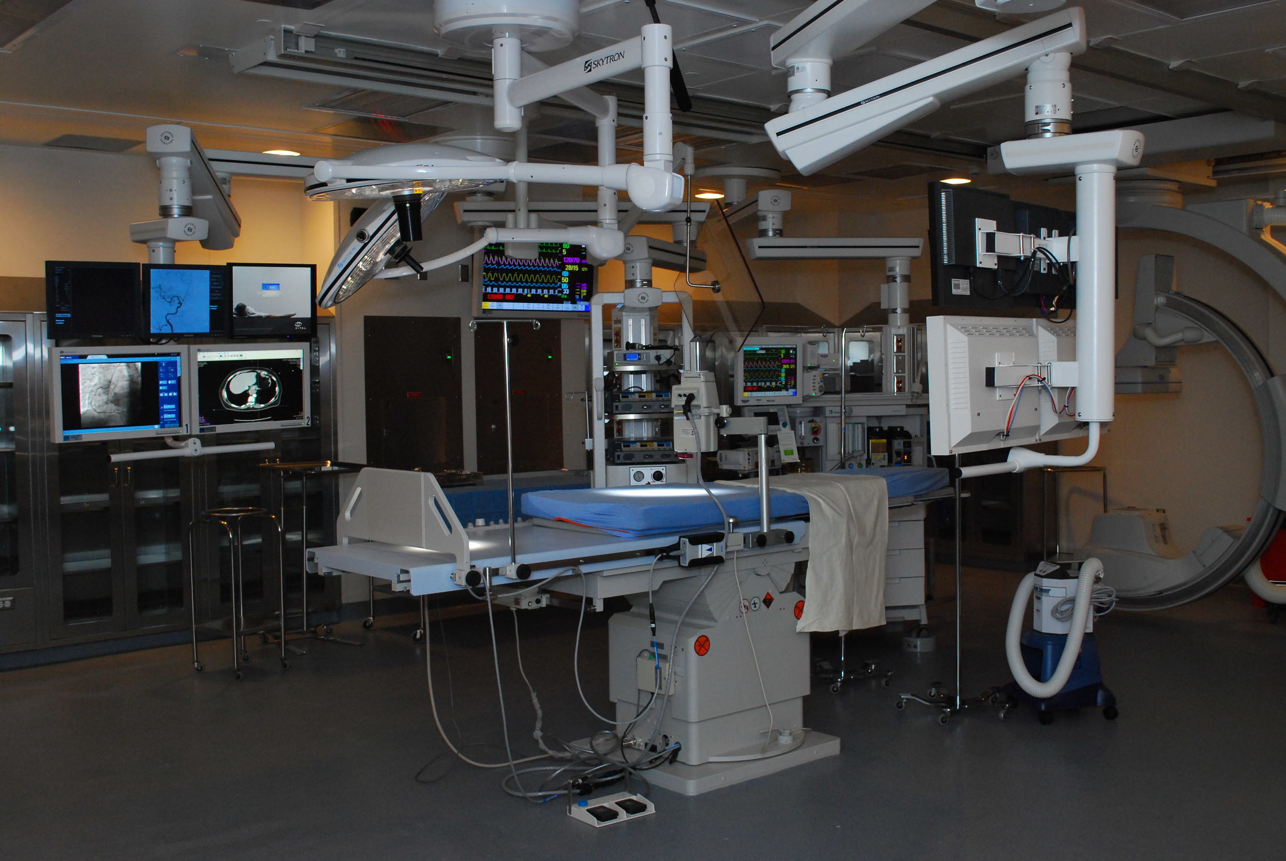 Hybrid-OR-Operating-Room-Toshiba-Infinix-Skytron-LED-Lights-Equipment-Booms-Northern-CO-4.JPG