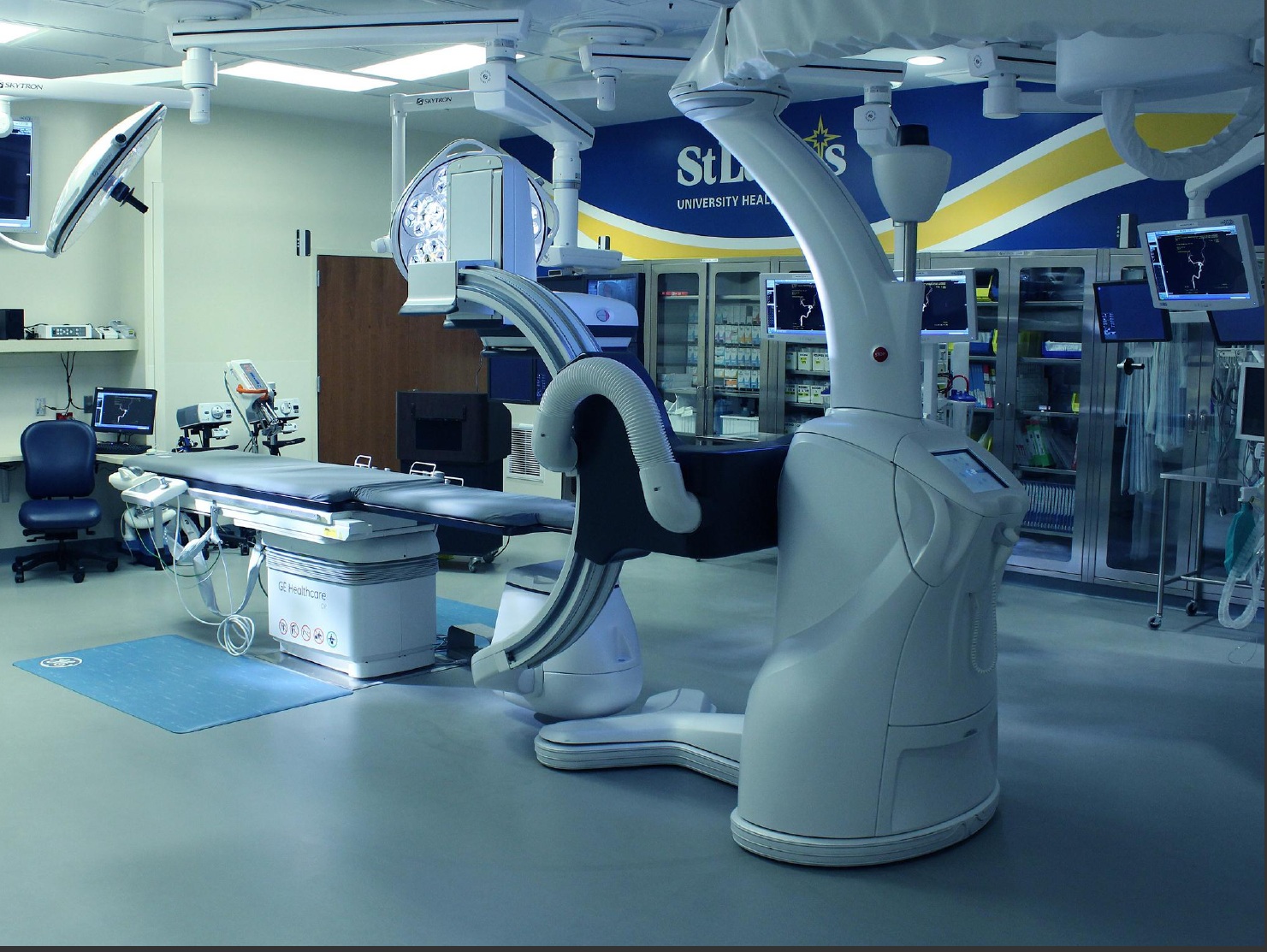 Hybrid-OR-Operating-Room-GE-Discovery-IGS-730-Skytron-LED-Surgical-Lights-Equipment-Booms-PA-26.jpg