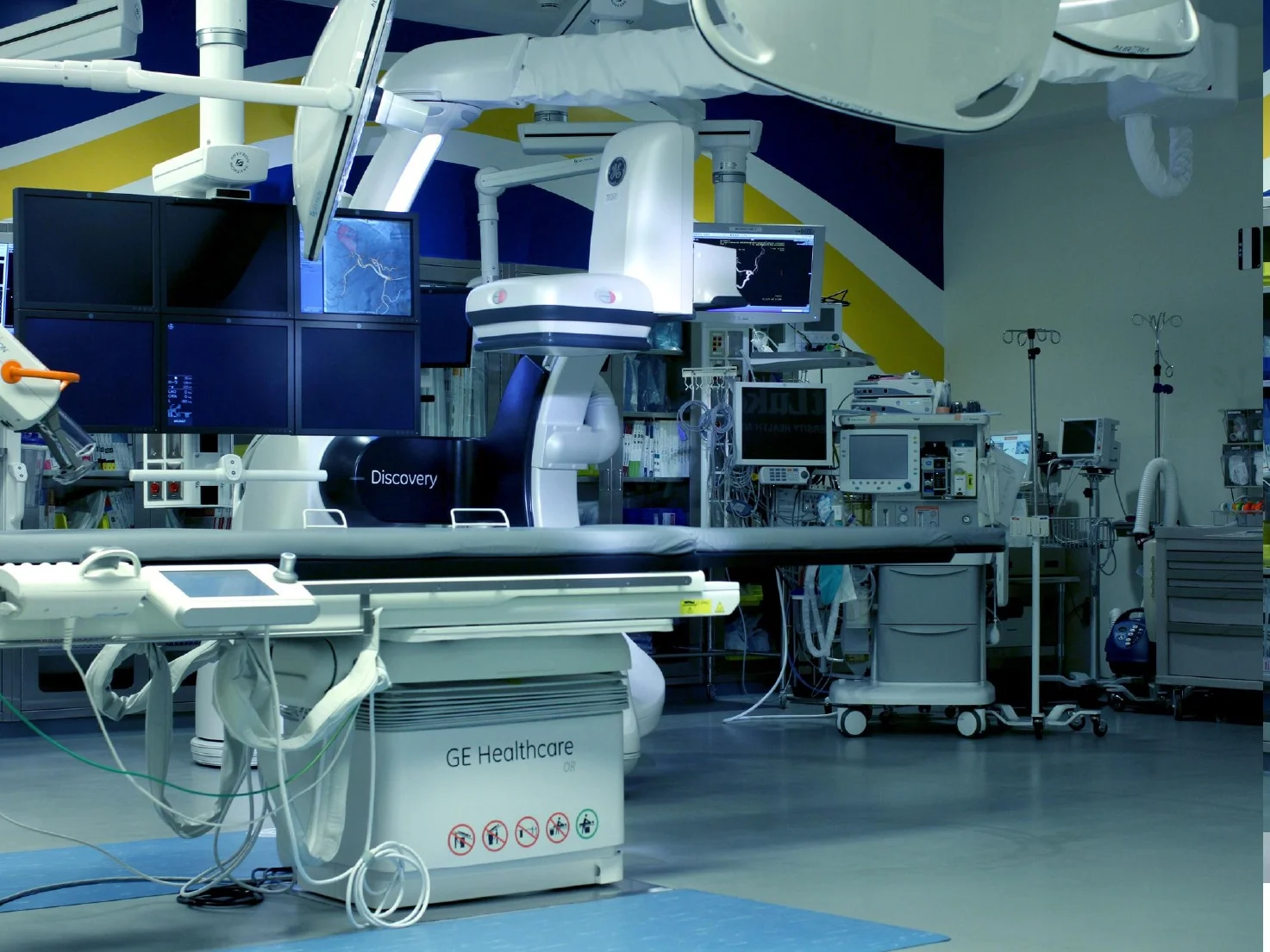 Hybrid-OR-Operating-Room-GE-Discovery-IGS-730-Skytron-LED-Surgical-Lights-Equipment-Booms-PA-22.jpg