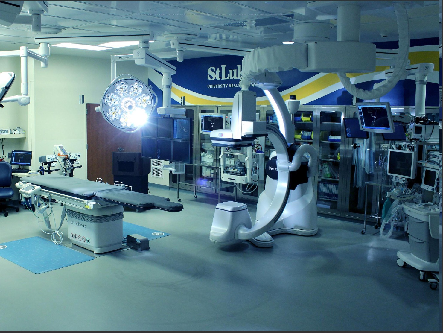 Hybrid-OR-Operating-Room-GE-Discovery-IGS-730-Skytron-LED-Surgical-Lights-Equipment-Booms-PA-27.jpg