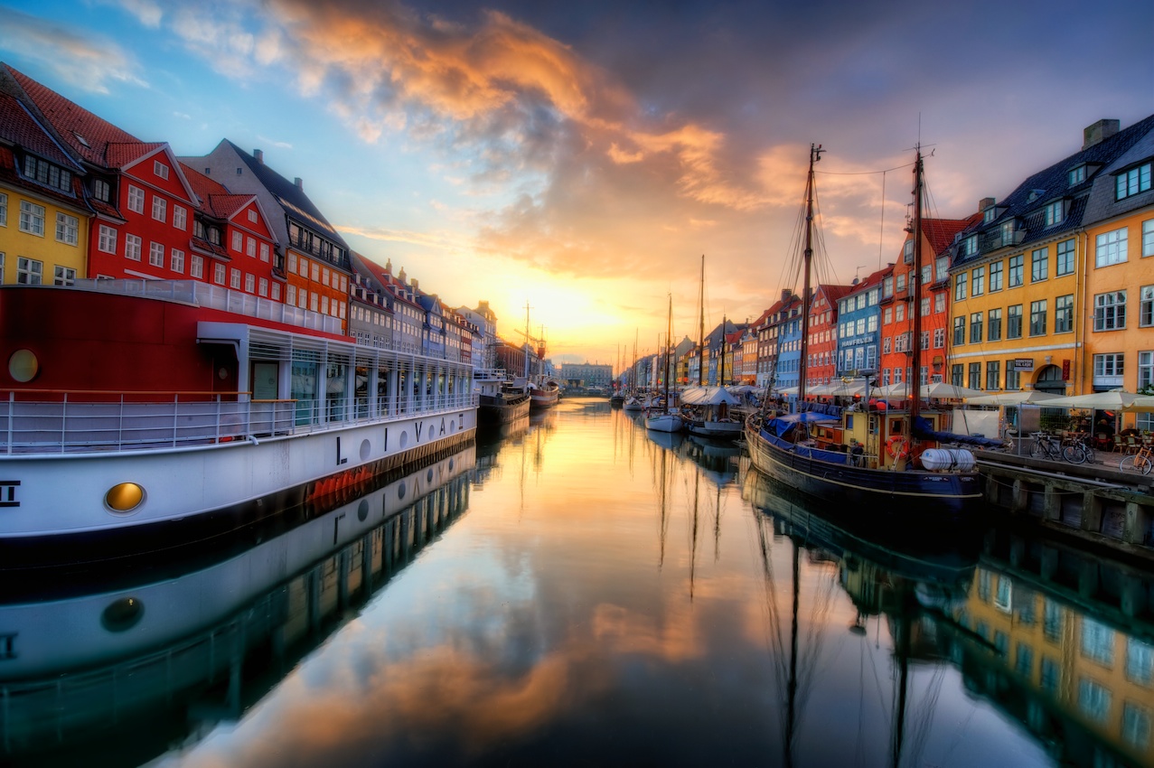 A_Nyhavn_sunset.jpg