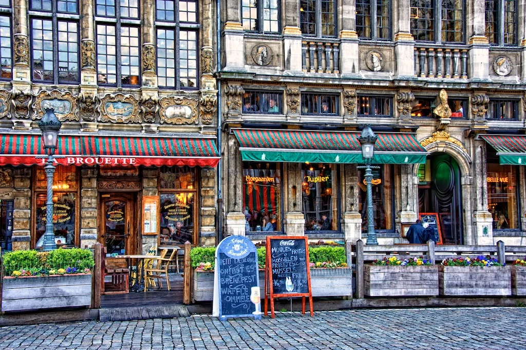 Dining in Grand Place.jpg