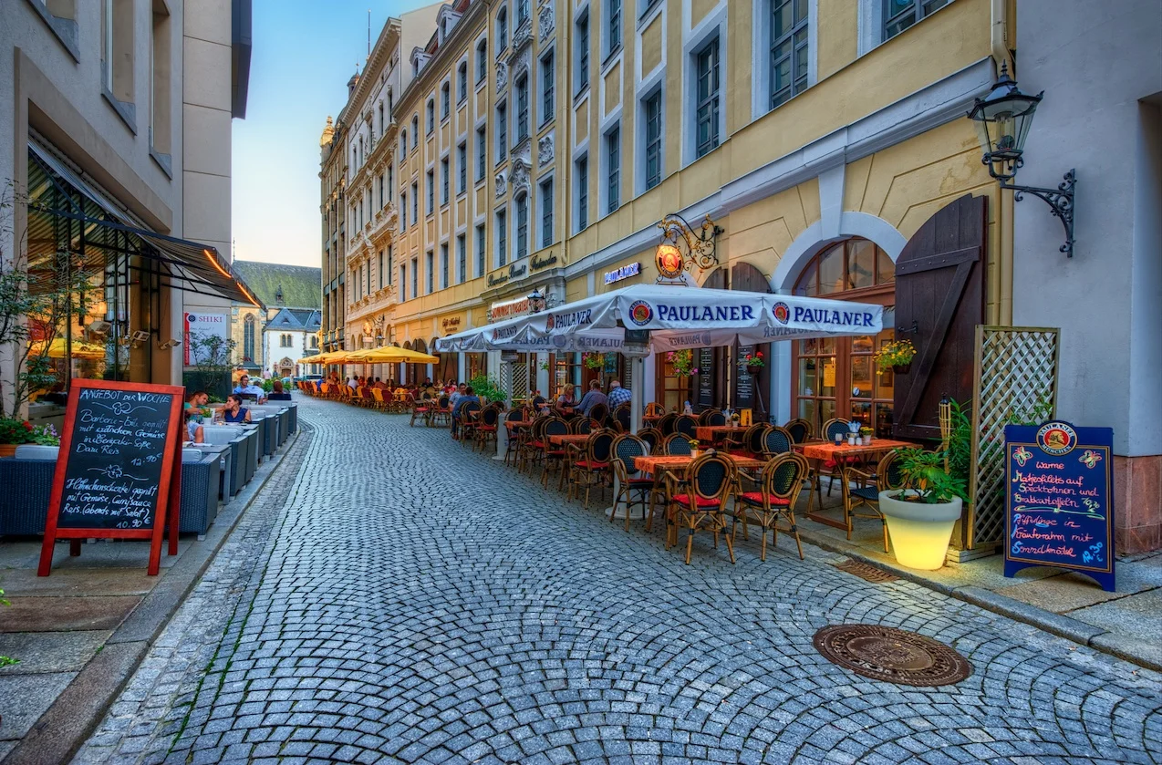 LeipzigstreetcafeHDR1.jpg