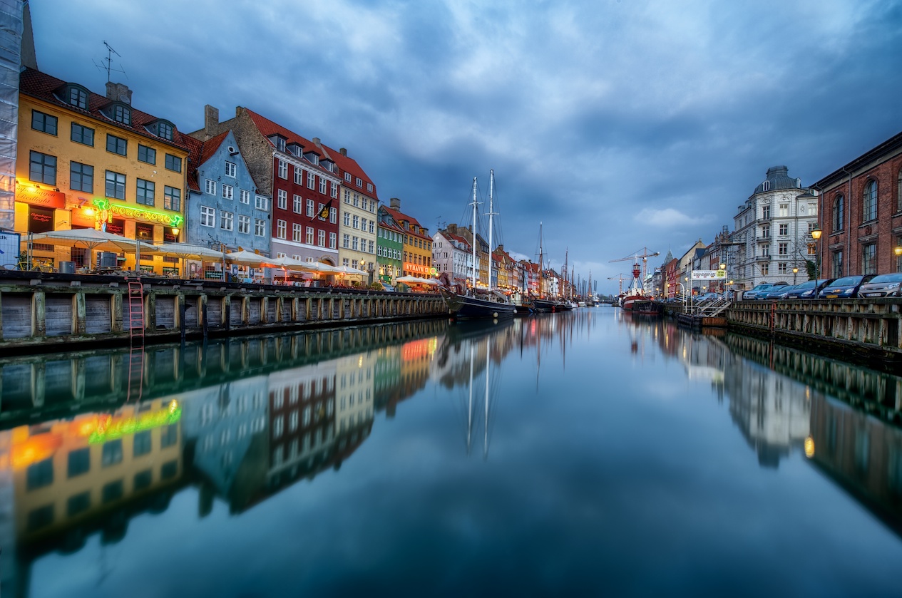 NyhavnCopbluecanalHDR.jpg