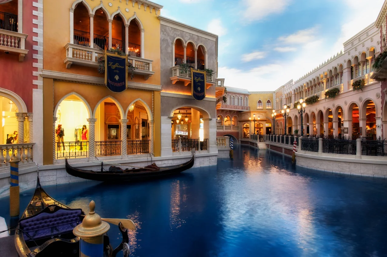 Venetianshops4list.jpg