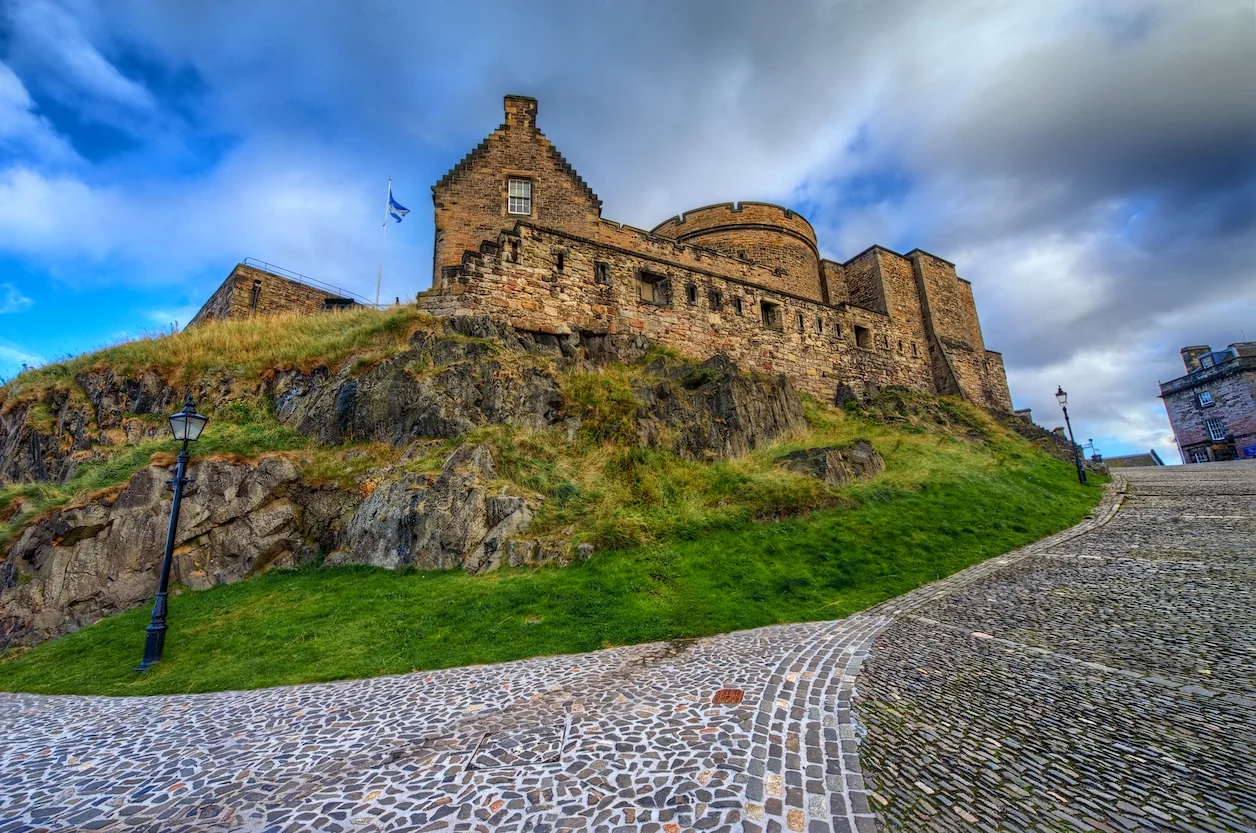EdinburghCastleHDR1.jpg