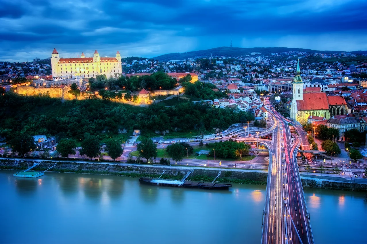 Bratislava-UFO-Castle-view-HDR-1.jpg