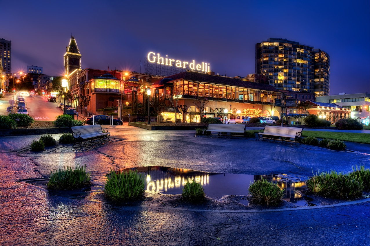 Isn't it magical when it's blue hour and the rain leaves a nice glossy sheen on everything?