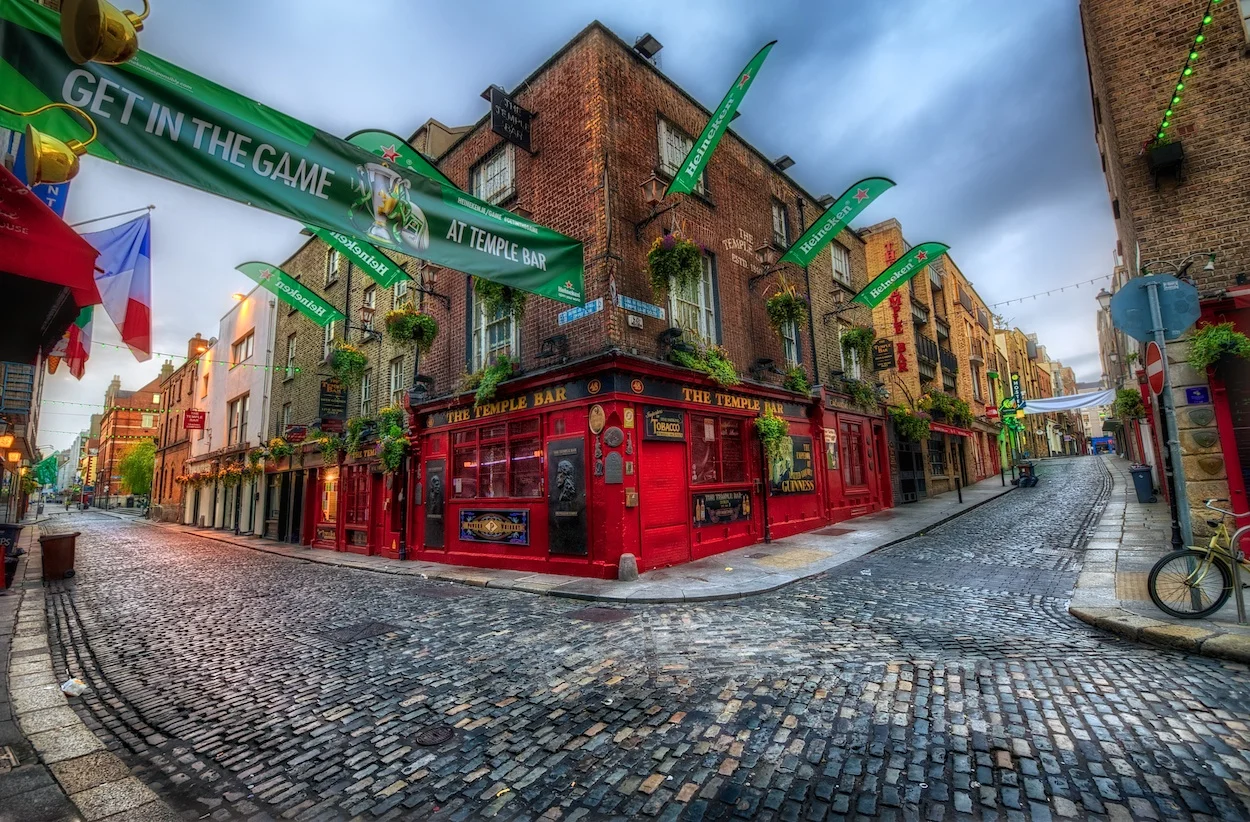 Looking down two streets at once in Dublin - I love doing that!