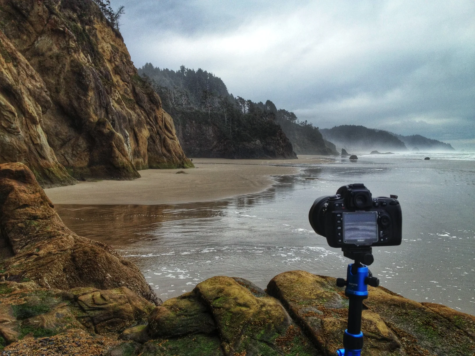 Here's my MeFOTO holding up my DSLR and wide angle lens on the Oregon coast.