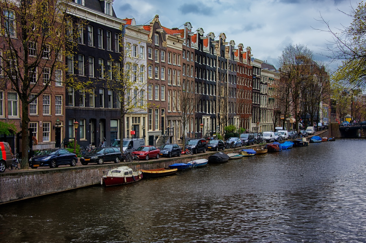 Another canal shot - and believe me, you see this at every turn. I have a MILLION of these shots!