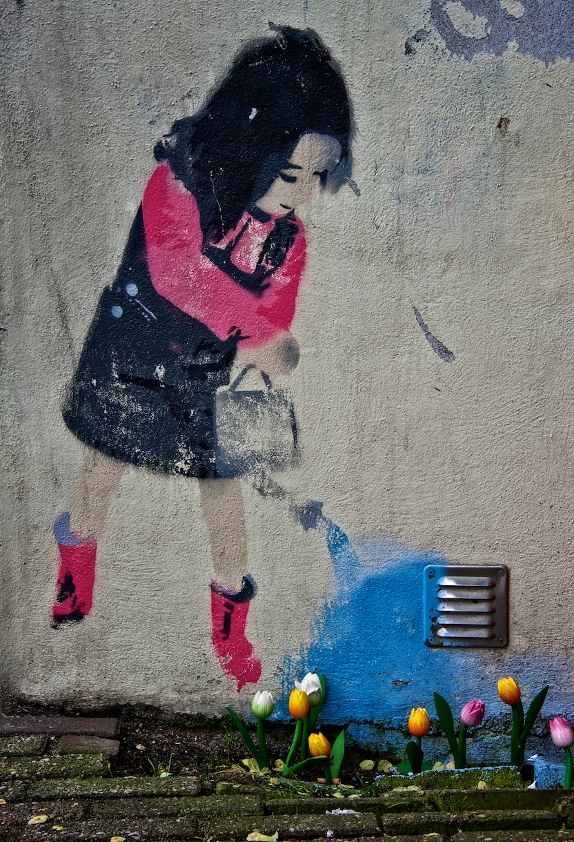 This graffiti was just WAY too cool to pass up!