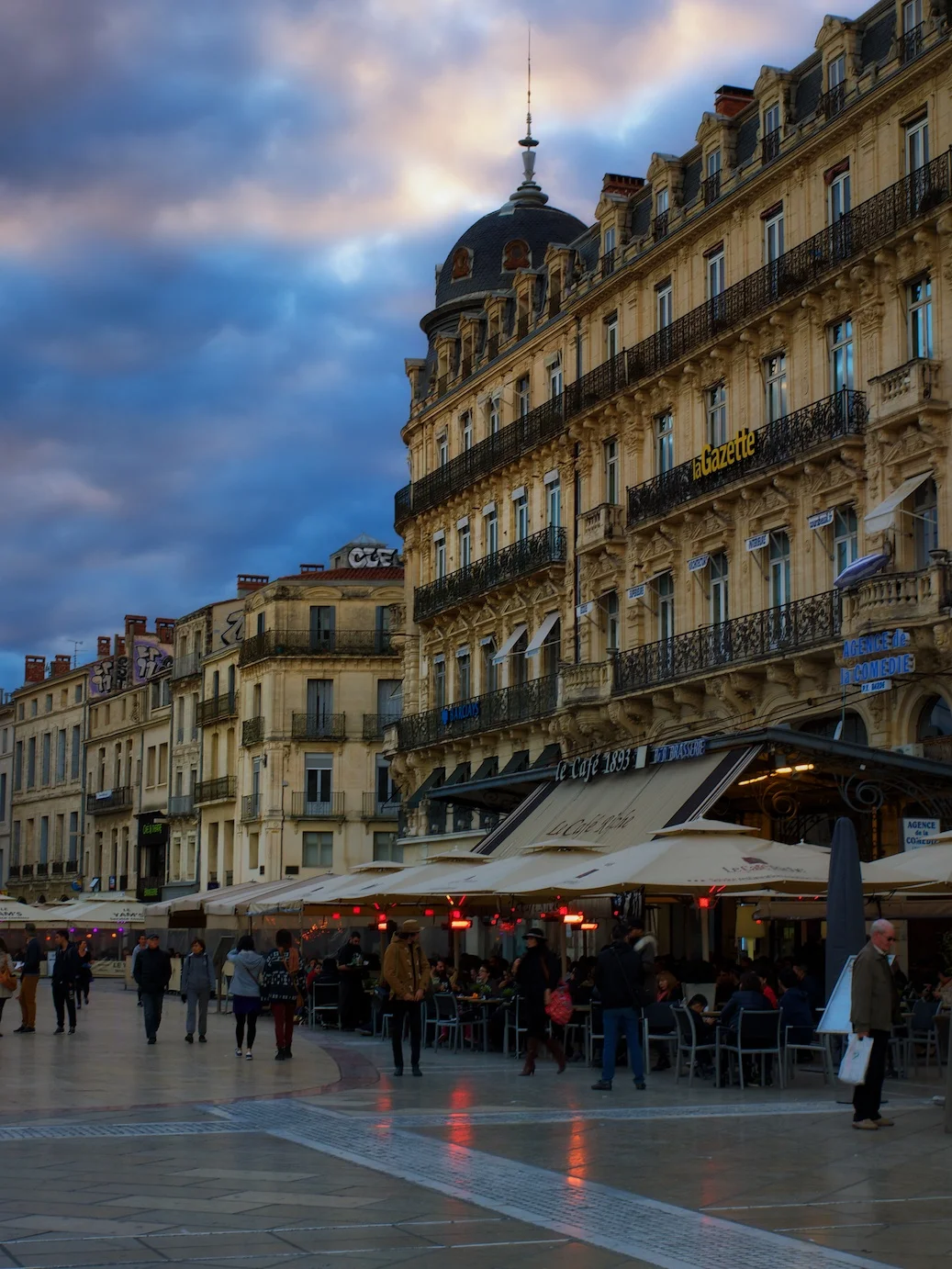 Montpellier-France-sunset-Place-Comedie-2.jpg