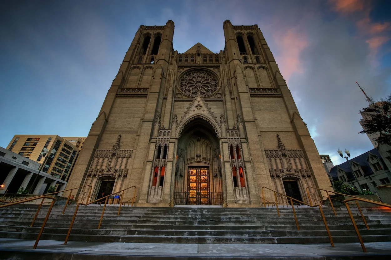 Your standard center-front shot of Grace Cathedral - doesn't this belong in Europe?
