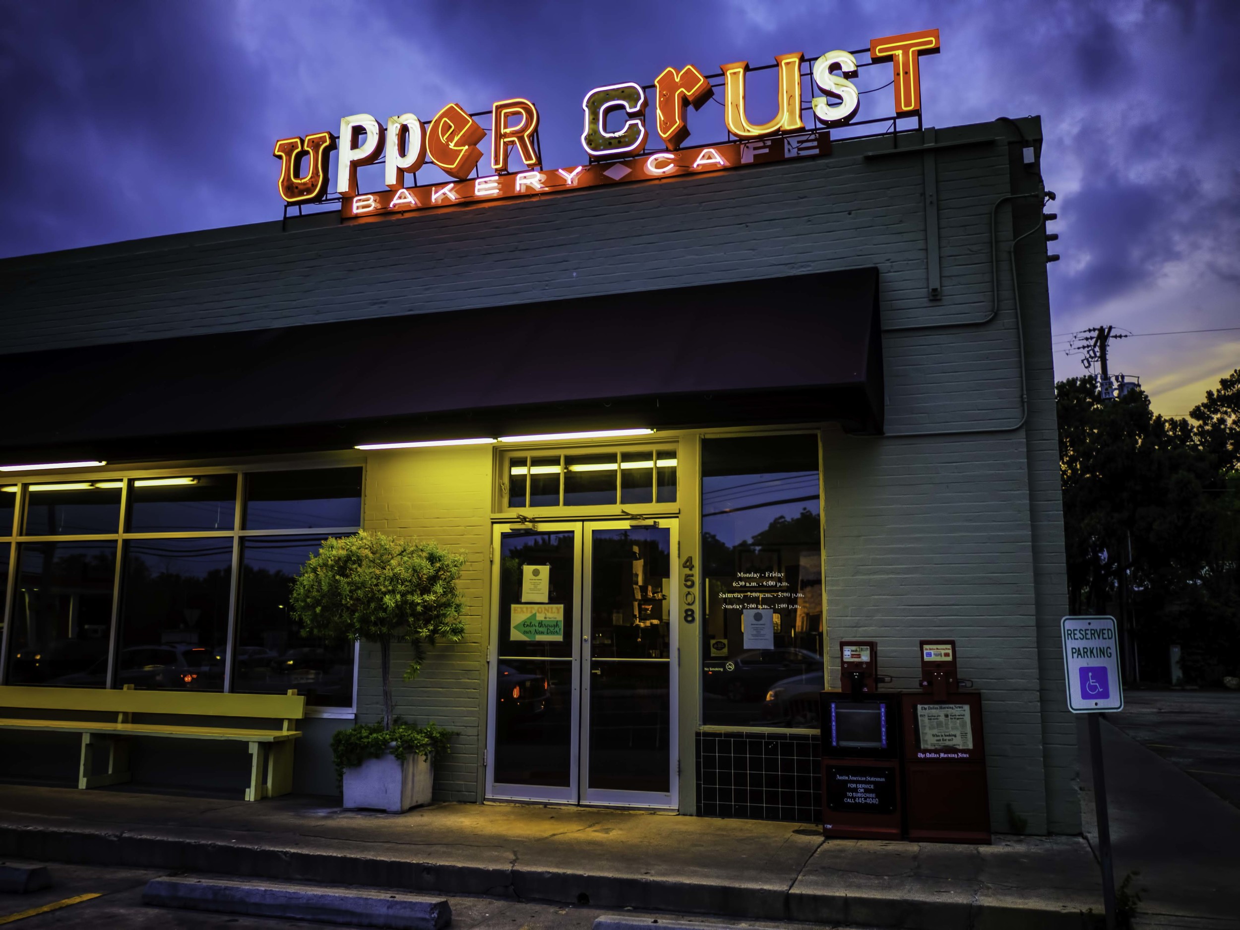 Upper Crust Bakery - love that sign!! Ain't it cool??!