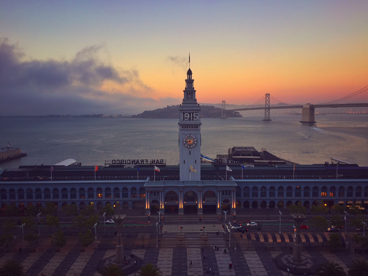ah yes, isn't this a great view of the ferry building?!! and isn't that a lovely sunset?!!