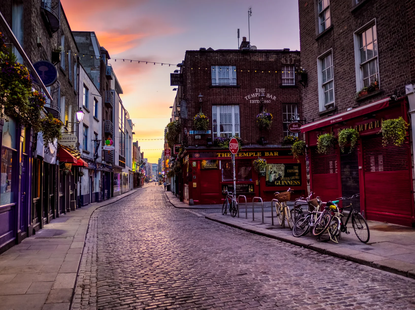 the temple bar is both that bar on the corner, and the name of the district it sits in - and it's usually super crowded. But at sunrise it's empty!