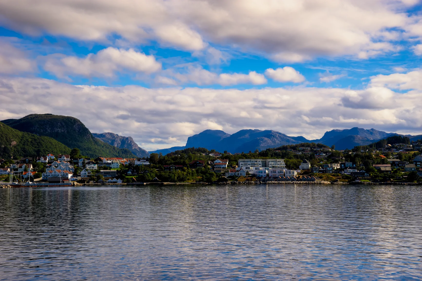 Approaching the town of Tau as the ferry ride comes to an end
