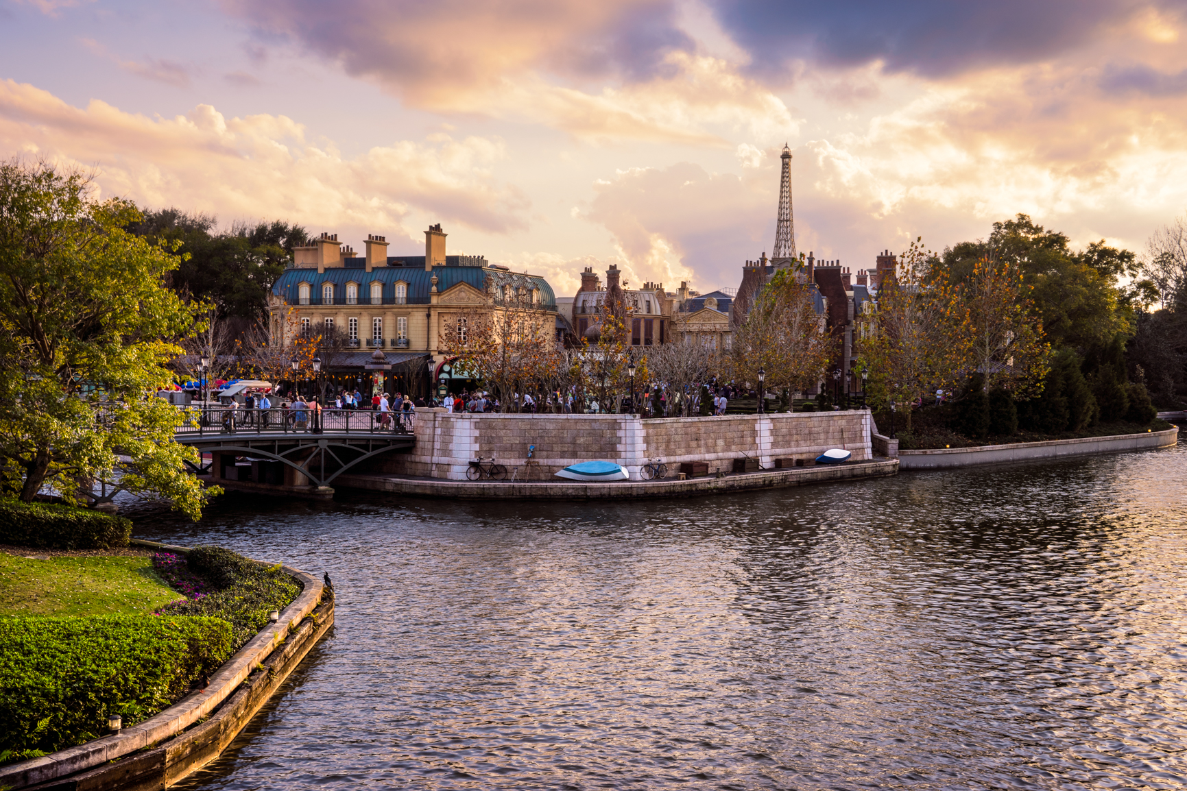 3 exposure HDR, f/18, handheld, ISO 100, 40mm -- France Pavilion, EPCOT, ORlando, Florida