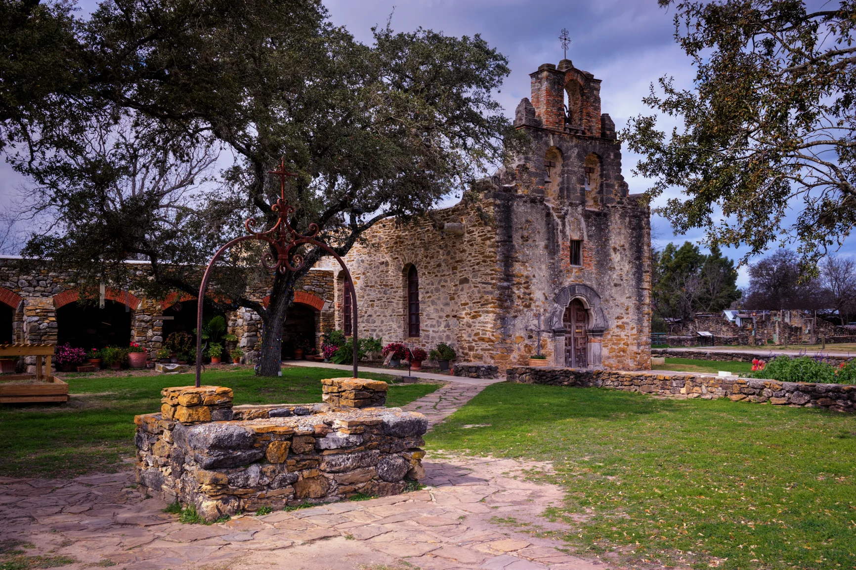 3 exposure HDR, f/11, tripod, ISO 100, 35mm -- San Antonio, TX (Mission Espada)