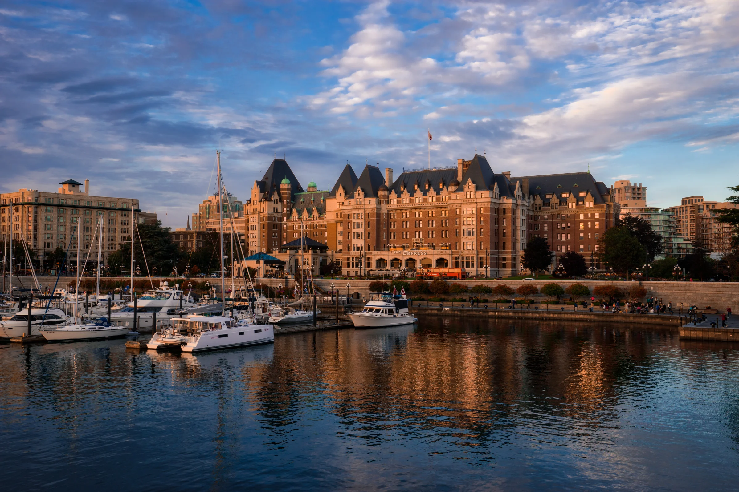 Canada-British-Columbia-Victoria-Empress-harbor-HDR-1.jpg
