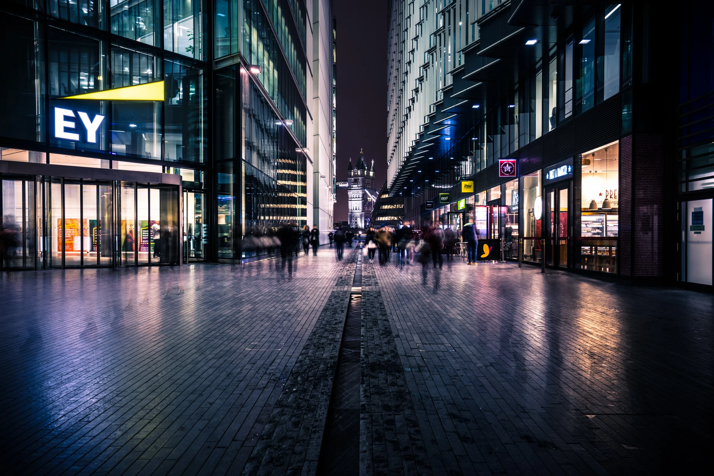 London-Tower-Bridge-Jan18-evening-view-buildings.jpg