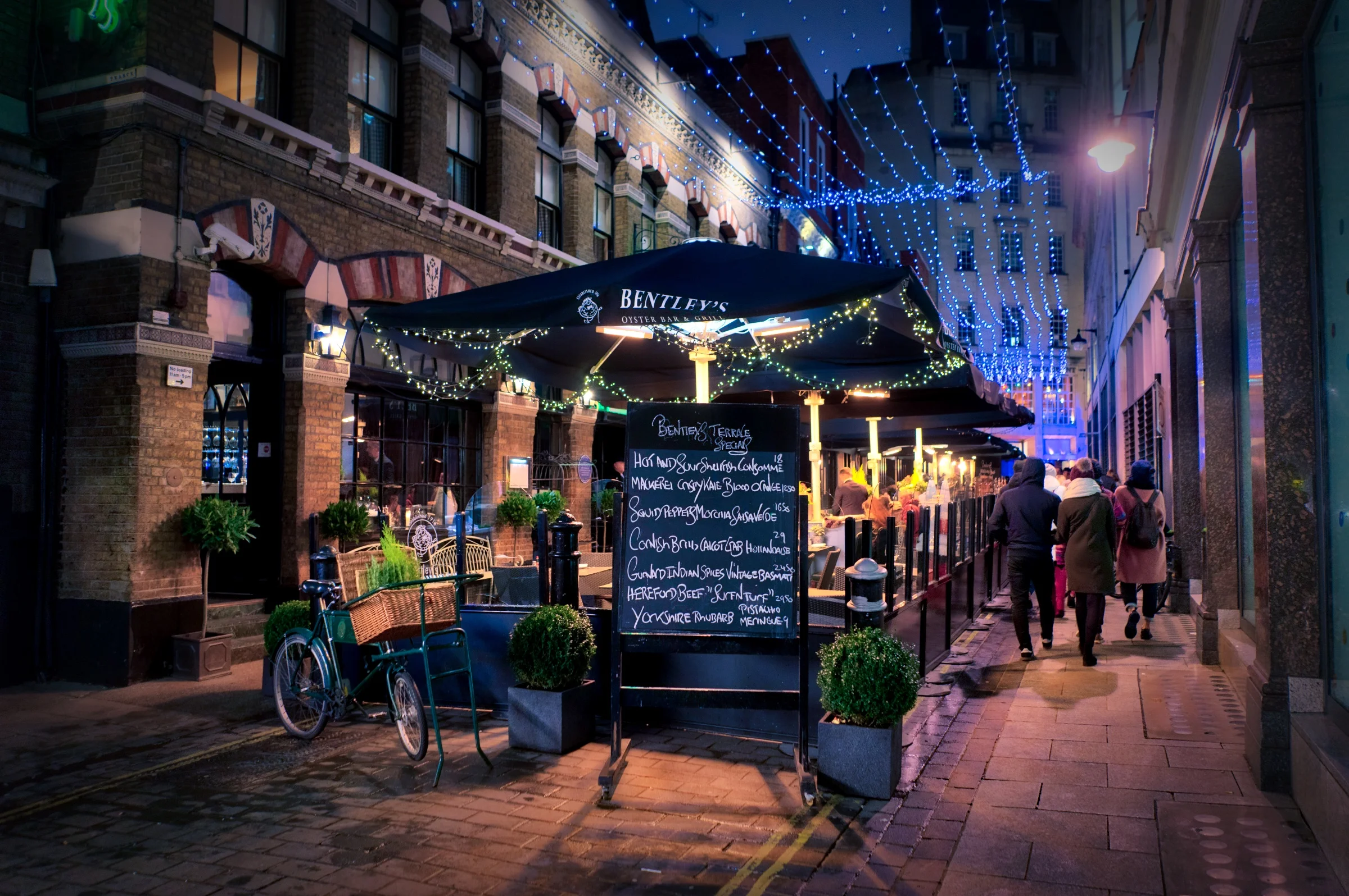 London-Bentleys-Bar-HDR1.jpeg
