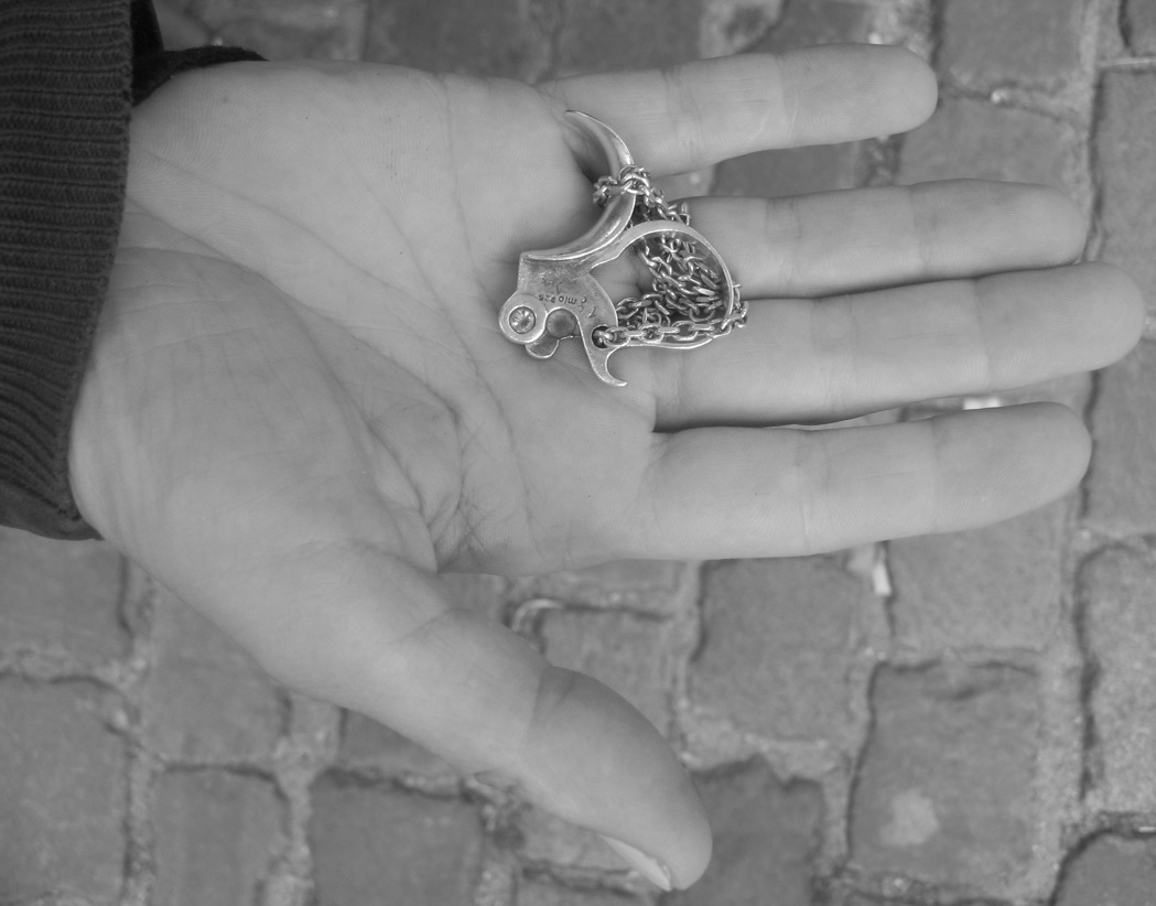  The ring Marie-Louise made to her first exhibition at Gallery Pi, where she had asked six different artists to choose a movie as the starting point for a piece of work, and from this she made a piece of jewellery. The starting point of this ring is 